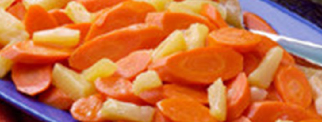 carottes glacées à l’hawaiienne dans une assiette